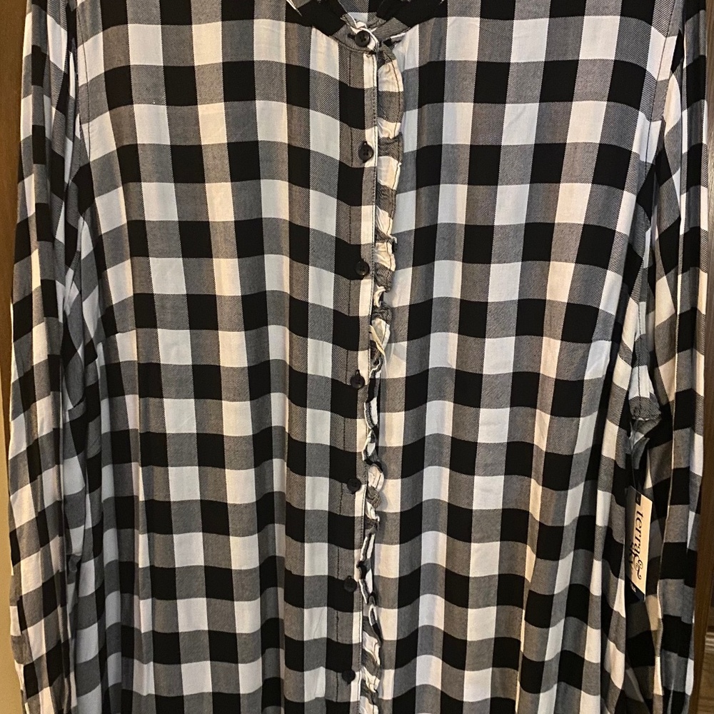 2 NEW WOMENS PLUS BLOUSES 1X